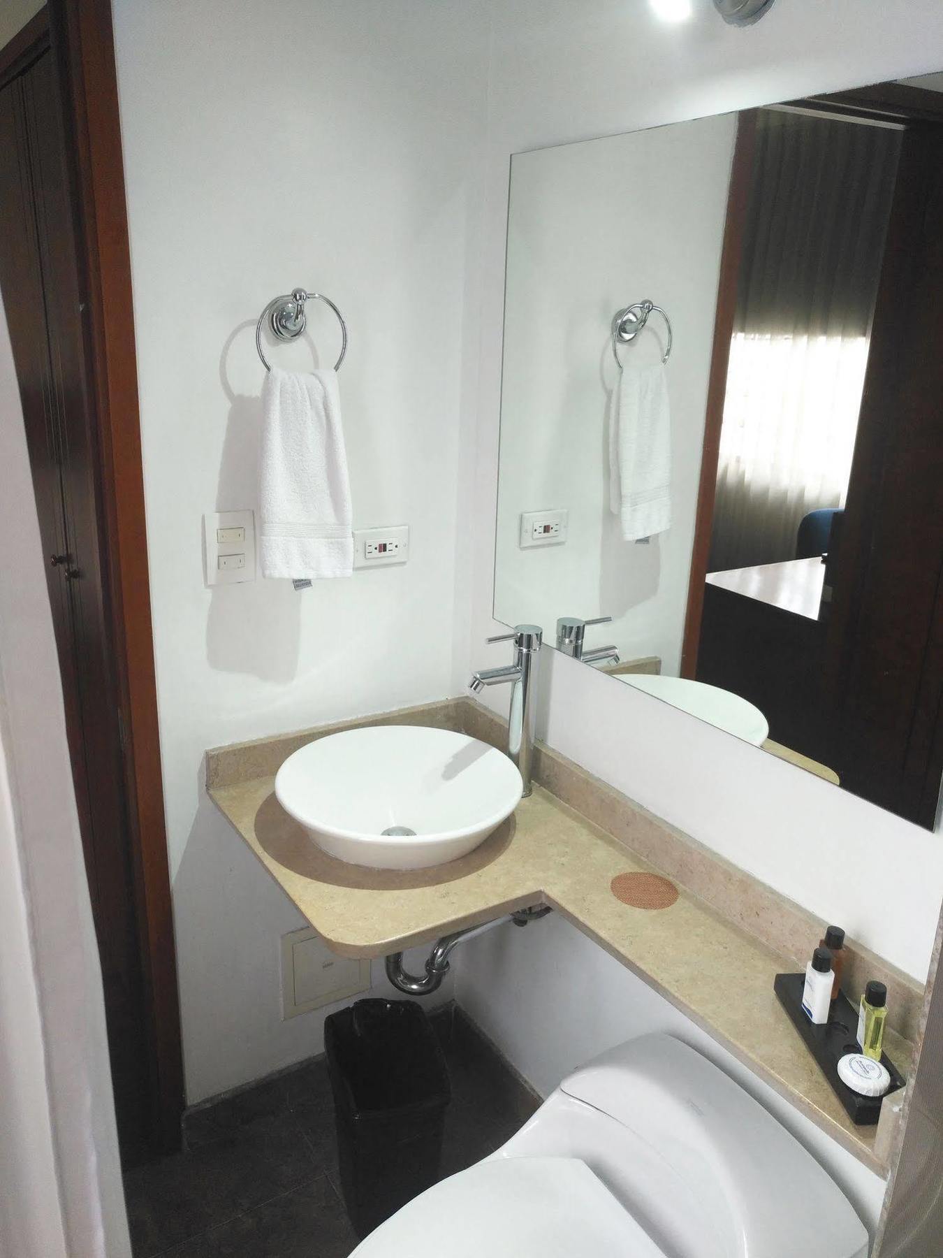 Teusaquillo Boutique Hotel โบโกตา ภายนอก รูปภาพ
